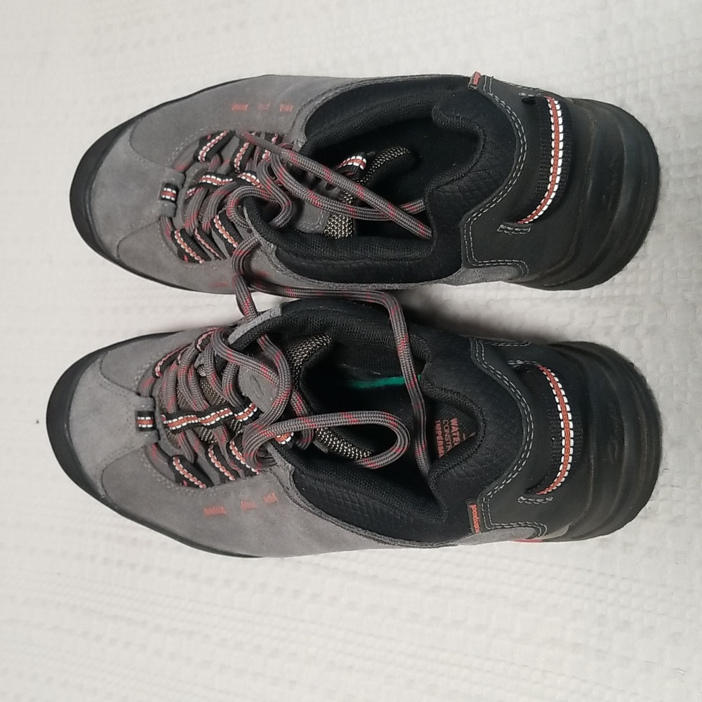 Clarks outdoor waterproof men's shoes size 9.5.